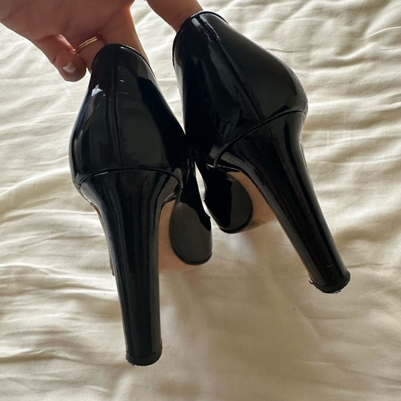 Manolo Blahnik heels. - Picture 3 of 4